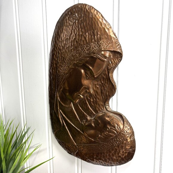 Vintage Copper Wall Art of Mary and Jesus Christian Religious Hanging Wall Decor - Picture 4 of 10